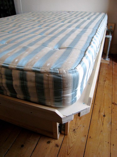 Cut-off corner with matress