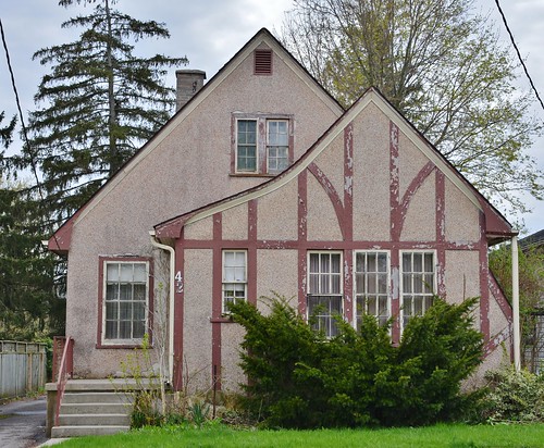 Gouinlock House, 42 Broadway Street East, Paris, ON