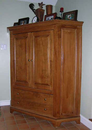 Maple Corner Cabinet