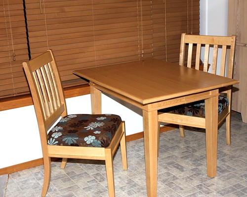 kitchen table & chairs 2