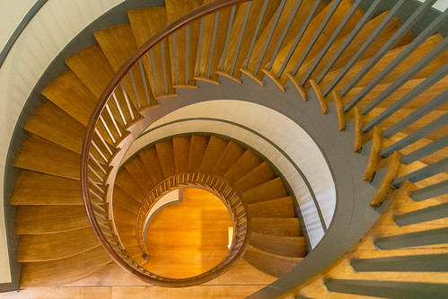 The inviting spiral of a Heavenly staircase