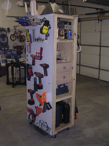 Mobile_Pegboard_Cab01