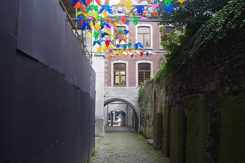 Huy - alley behind Collégiale Notre-Dame et Saint-Domitien