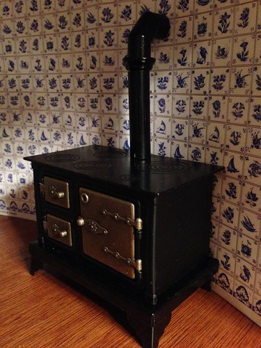 Cast Iron Stove and Delft Tile 1:12 scale