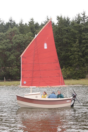 IMG_1329 - Nordland WA - Mystery Bay State Park - 2015 Red Lantern Rally - SCAMP-400 SV COWBOY COOKIES - John Welsford at helm, Helen Leenhouts (yellow), owner Jackie Monies (blue)