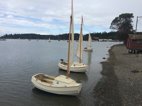 IMG_2595 - Nordland WA - Nordland General Store pier - 2015 Red Lantern Rally - ice cream race - SCAMPs along the beach - near to far - SCAMP-1, SCAMP-XX SKOL, SCAMP-11 NODDY