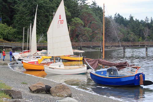 IMG_1102CEF1 - Nordland WA - Mystery Bay State Park - 2015 Red Lantern Rally - SCAMP lineup on beach