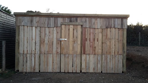 Wow Extra-large Pallet Storage Shed