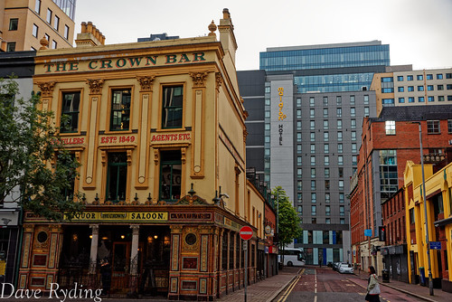 The Crown saloon & Liqour store.