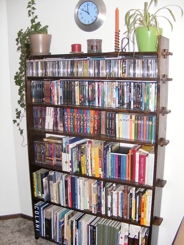 Peg-fastened Bookshelf