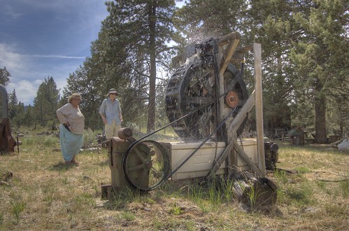 Water wheel-driven gasoline-making perpetual-motion machine HDR