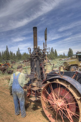 Willie running his 1915 steam traction engine HDR