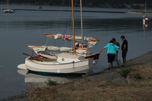 IMG_2570 - Nordland WA - Mystery Bay State Park - Red Lantern SCAMP Rally - SCAMPs drawn up on the beach