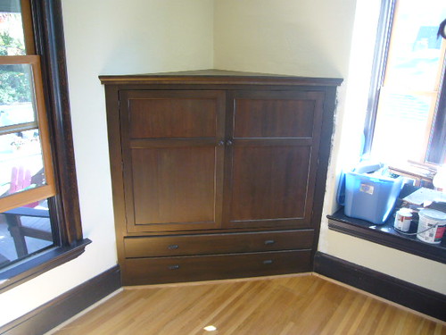 Corner cabinet