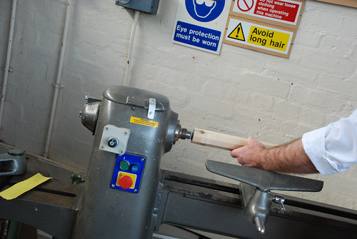 Tighten up tailstock * The Woodwork Lathe * Preparing a wooden blank for turning between centres * Craft & Design / Product Design