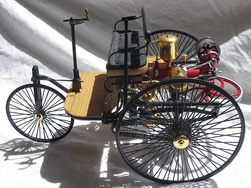 1886 Benz 3 wheeler Motorwagen left