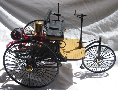 1886 Benz 3 wheeler Motorwagen right