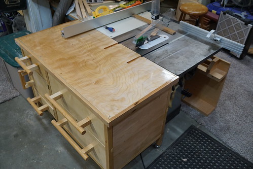 My completed table saw outfeed table