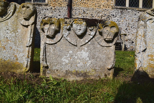 cherub flanked by skulls