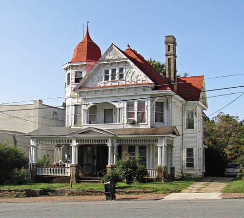 House at 429 Rivermont Avenue, Lynchburg 3