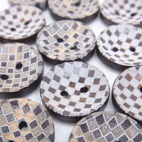 2-Holes Plaid Checkers Wooden Buttons 15 x 15 mm - A00082