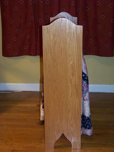 Side View of Solid Oak Quilt Rack