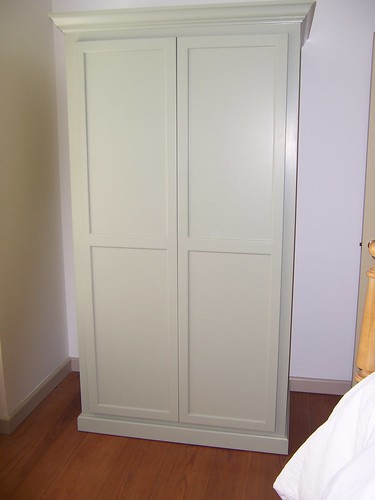 kmd custom woodworking(armoire2)