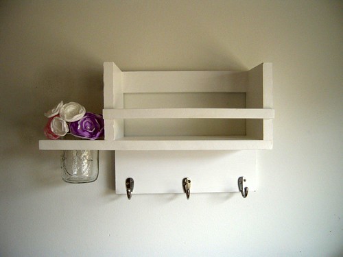 Spice rack organizer in white with flower vase