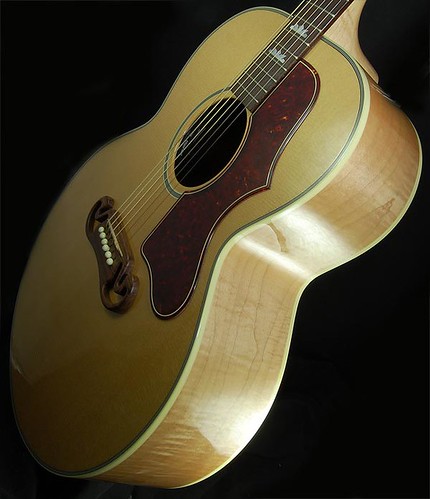 Gibson-sj-200-studio-acoustic-side