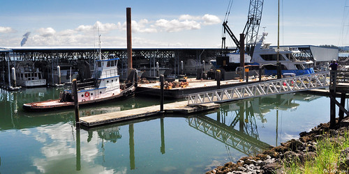 2014-05-20 Tug Quilceda and The Northern Marine Motor Yacht Baden (01) (2048x1024)