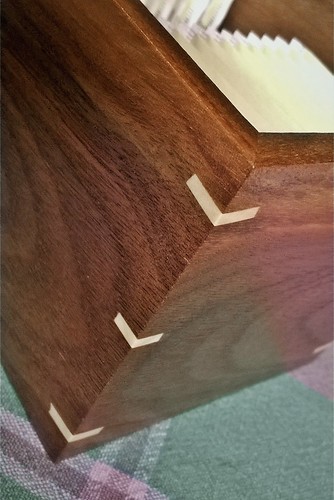 Walnut Tea Box Corner Detail (4)