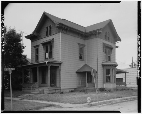 2. SOUTH FRONT AND EAST SIDE - John Waggoner House, 301 First Avenue West, Oskaloosa, Mahaska County, IA