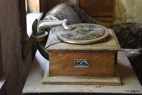 Victor Talking Machine, Wells Hotel