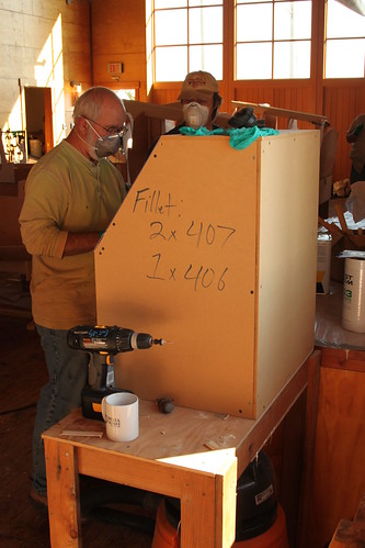 IMG_3721 – Port Townsend WA – NWMC – NWSWBB Scamp Camp – day 6 – filleting – Bob Threlkeld and the mixing hood