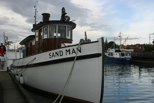 Olympia WA - Boat School students volunteer aboard SANDMAN