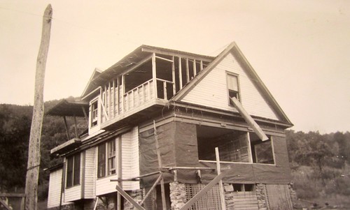 farmhouse roof-raising, 1946-47 (2 of 5)