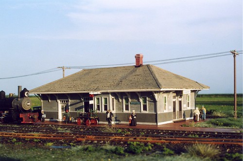 Cherry Depot with front of train 720dpi