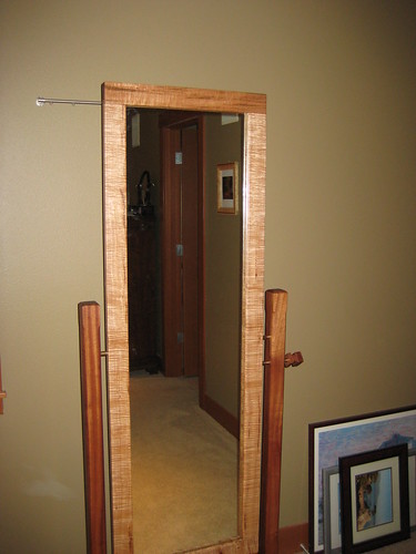 Free standing mirror